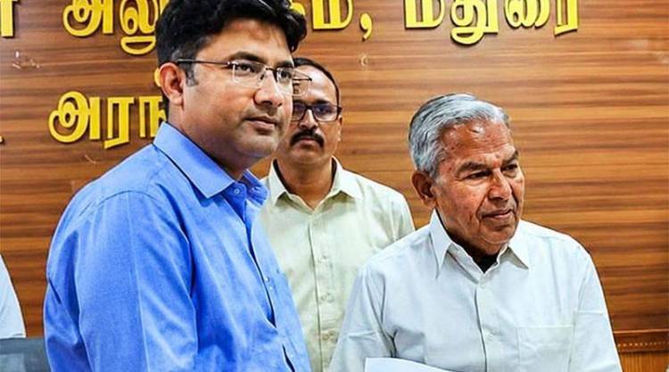 ராணுவ வீரர்களுக்காக ரூ.60 லட்சம் மதிப்பிலான உயில் ஆவணத்தை வழங்கிய மதுரை முதியவர்